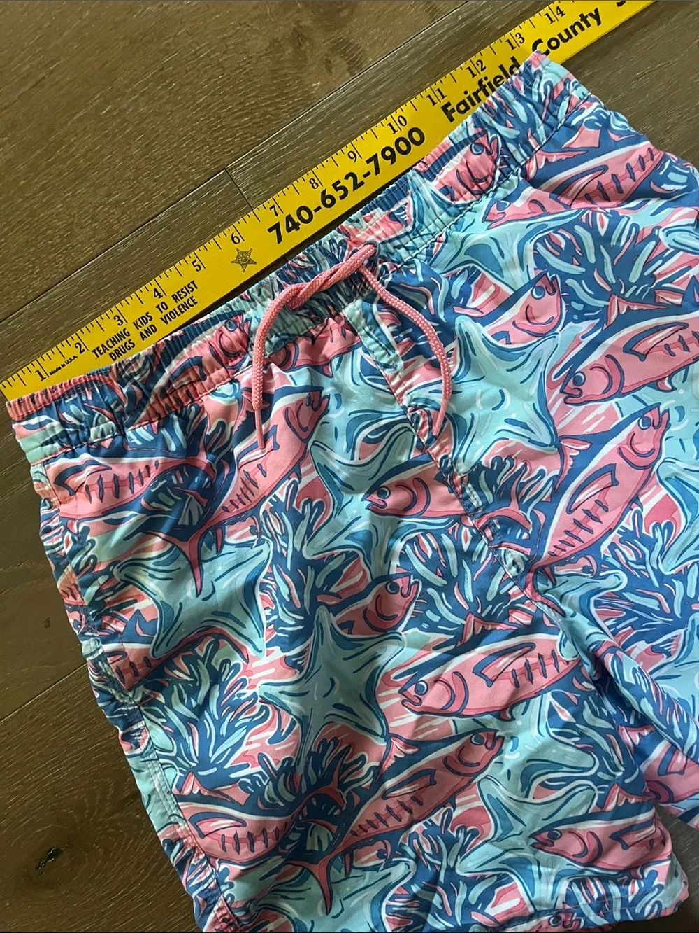 Vineyard Vines Boys Swim Trunks Fish Print size M (12-14)